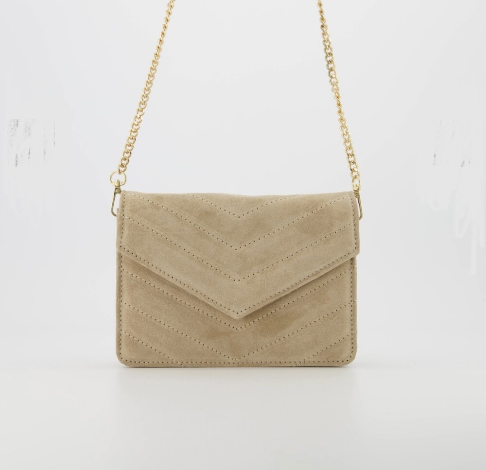 24ECCE36-1A82-43D1-B7B7-6CD2C5E50256