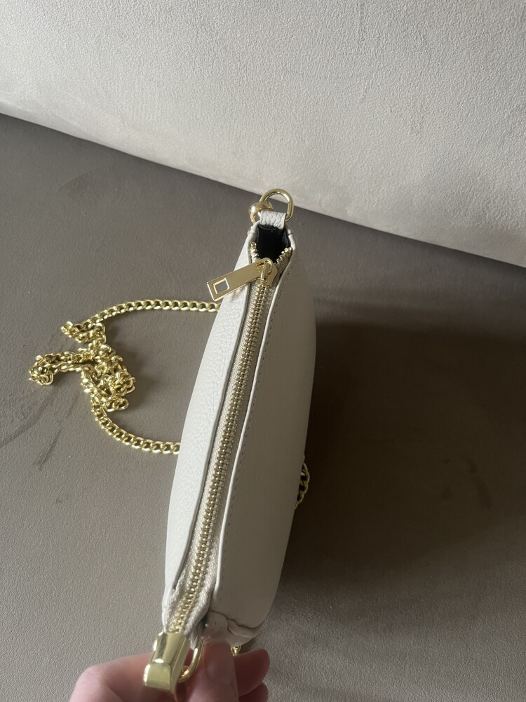 A8AE93D4-7738-443D-986B-C6C95F516052