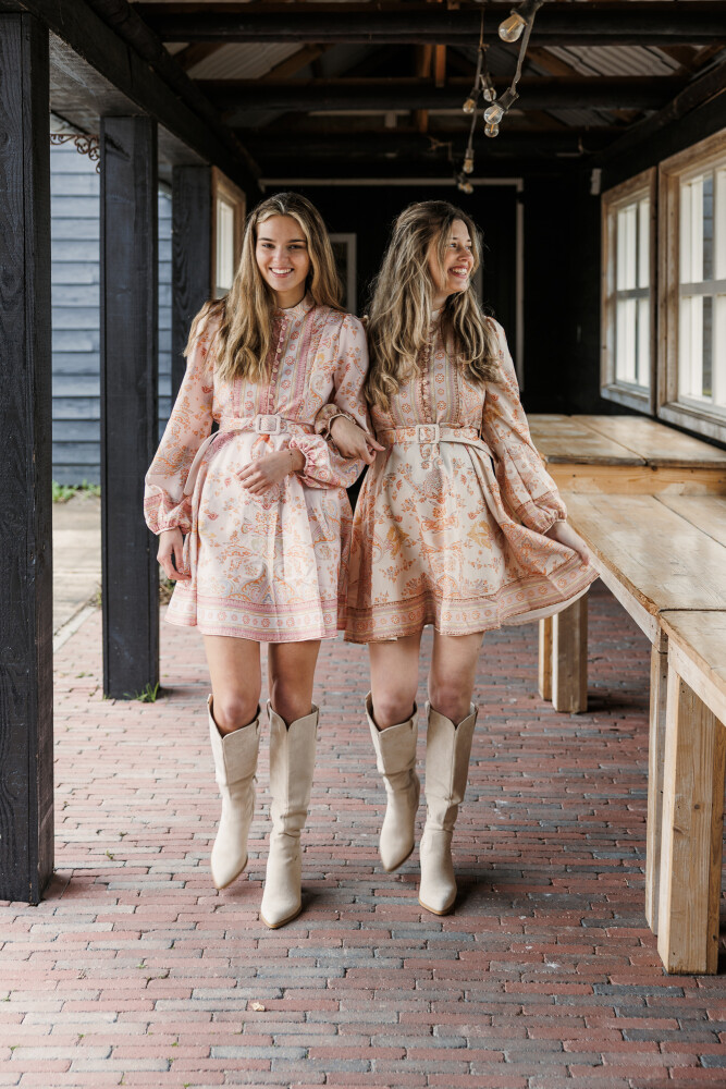 2 keer chic jurkje met boordje zachte tintjes 3