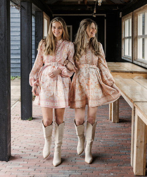 2 keer chic jurkje met boordje zachte tintjes 3