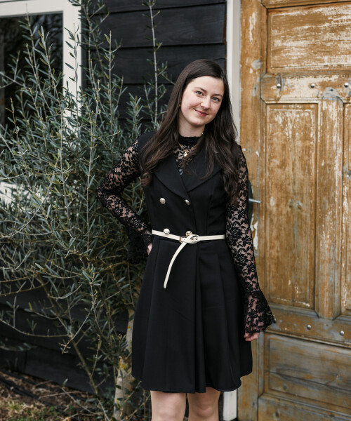 blazerdress kort zwart en kanten shirt