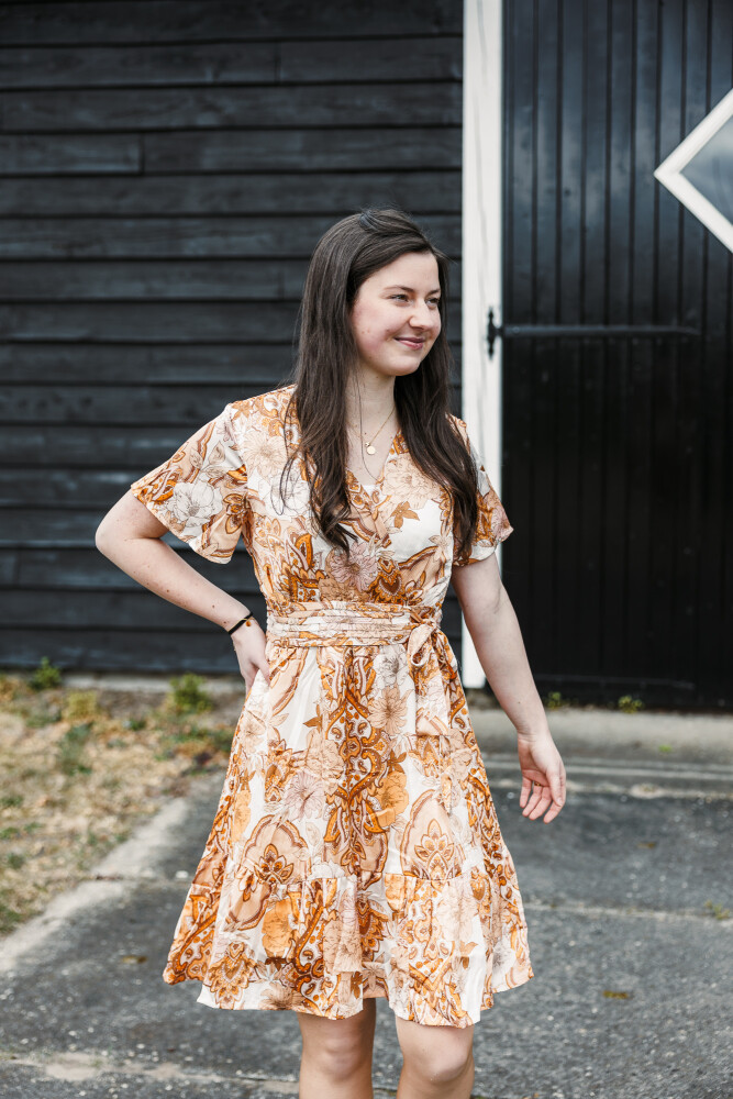 vrolijk jurkje in roesttinten 2