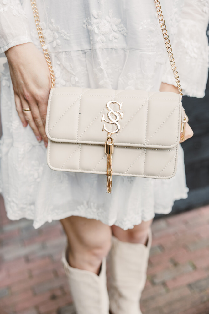 Zandkleurig tasje met S