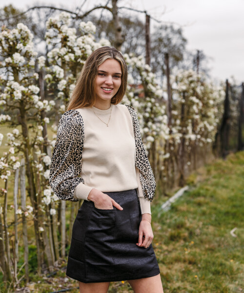 zwart rokje glans en zand truitje met leopard mouw 2