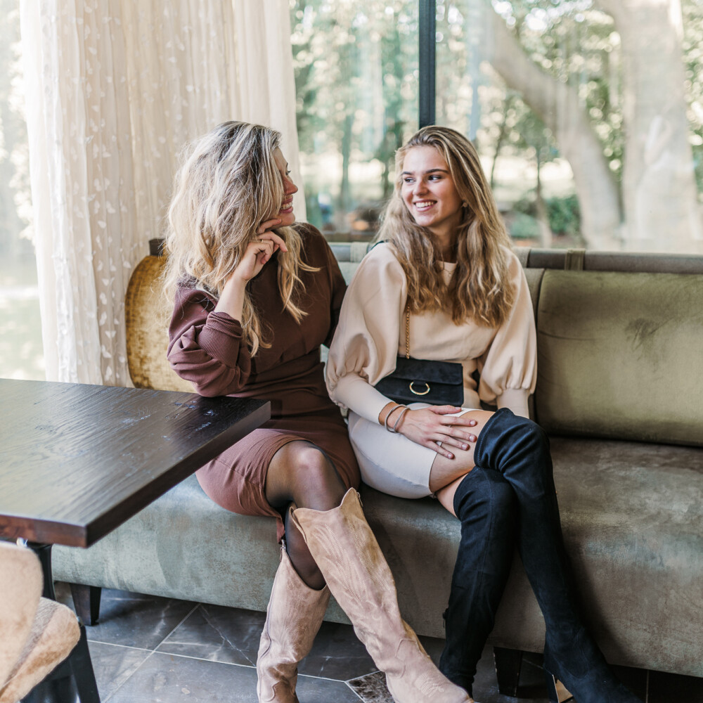 2 x aangesloten jurk met brede band choco bruin en zand