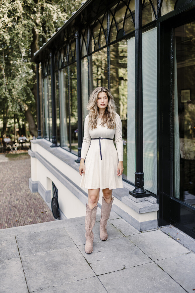 alijn jurkje met ceintuurtje zand