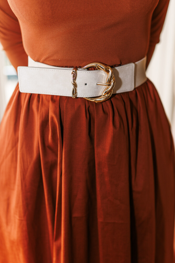 Stretchriem met suede zand en roest jurk