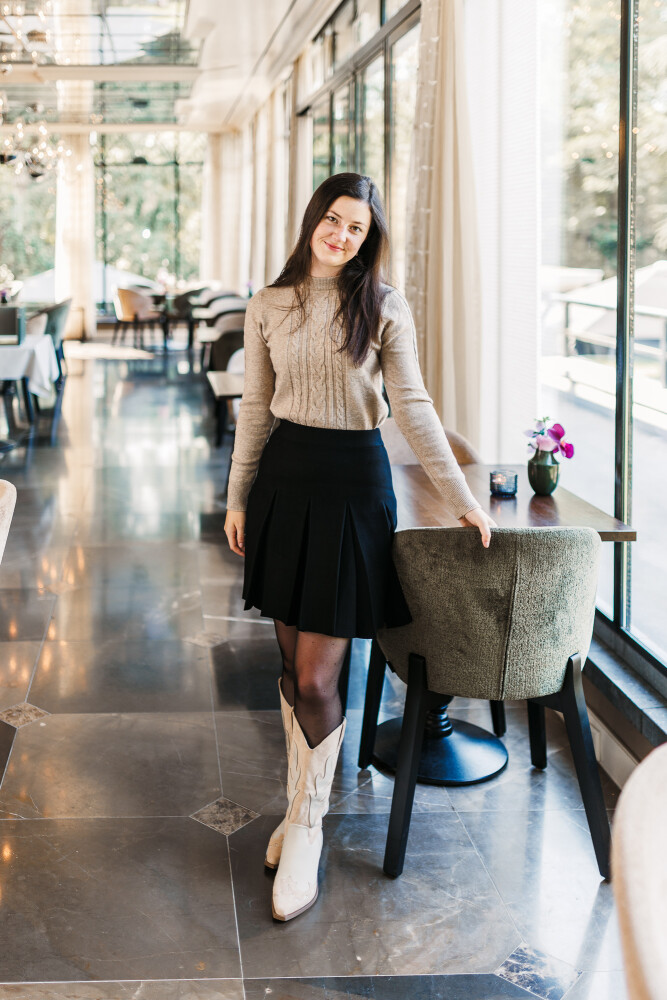 zwart fijngebreid rokje plooi