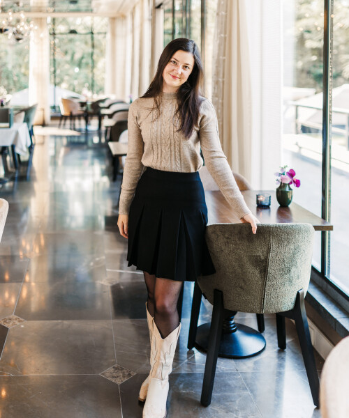 zwart fijngebreid rokje plooi