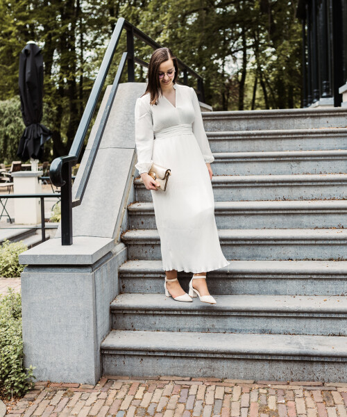 Lange witte jurk met chique taille